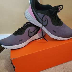 Nike Women's Revolution 5 Running Shoes